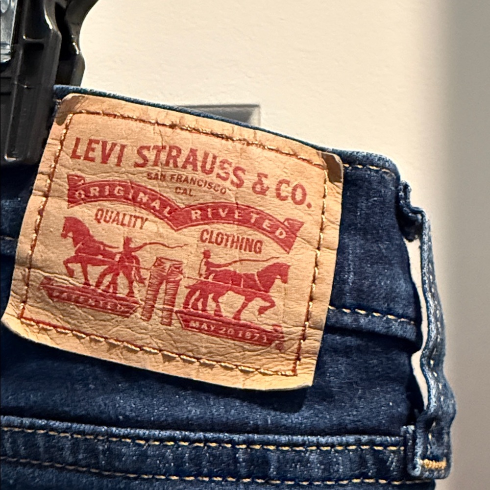 Women’s Levi Strauss 724 High Rise Straight Leg Jeans - Picture 5 of 9